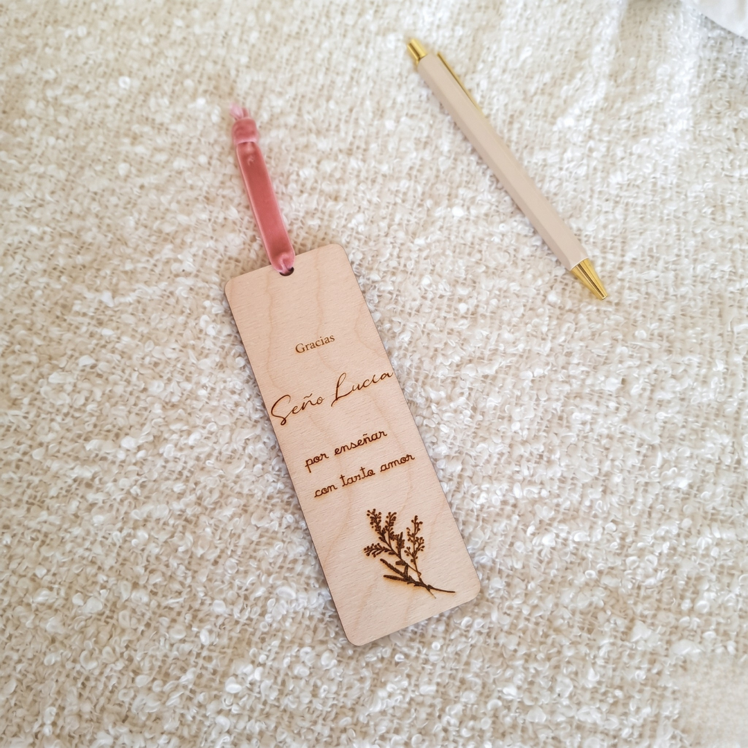 Marcapáginas madera grabado personalizado