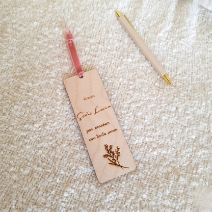 Marcapáginas madera grabado personalizado