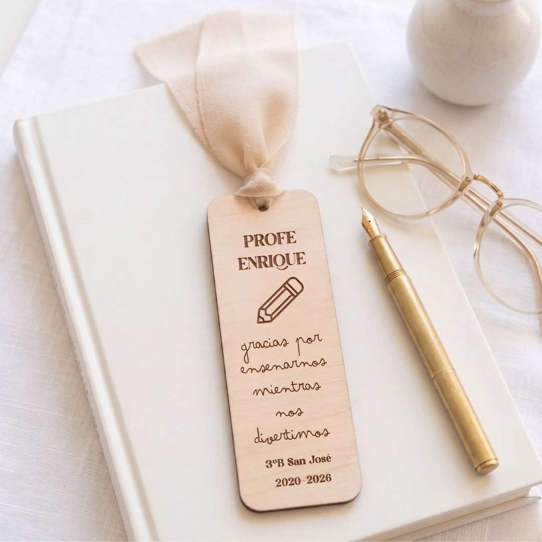 Marcapáginas madera grabado personalizado