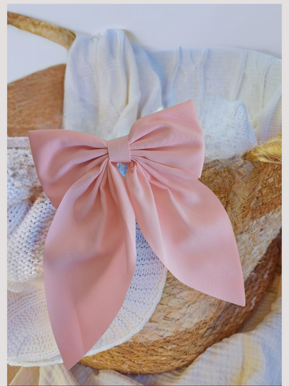 Lazo con nombre bordado