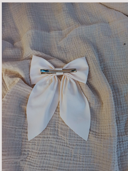 Lazo con nombre bordado