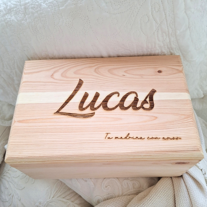 Caja madera grabada
