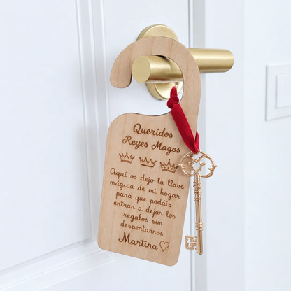 Hängt Türen mit einem magischen Schlüssel auf der Weihnachtsmann
