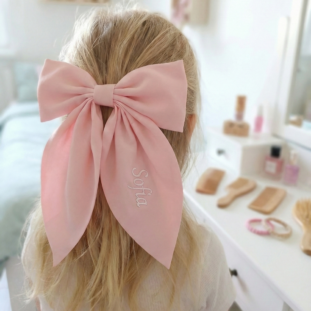 Lazo con nombre bordado