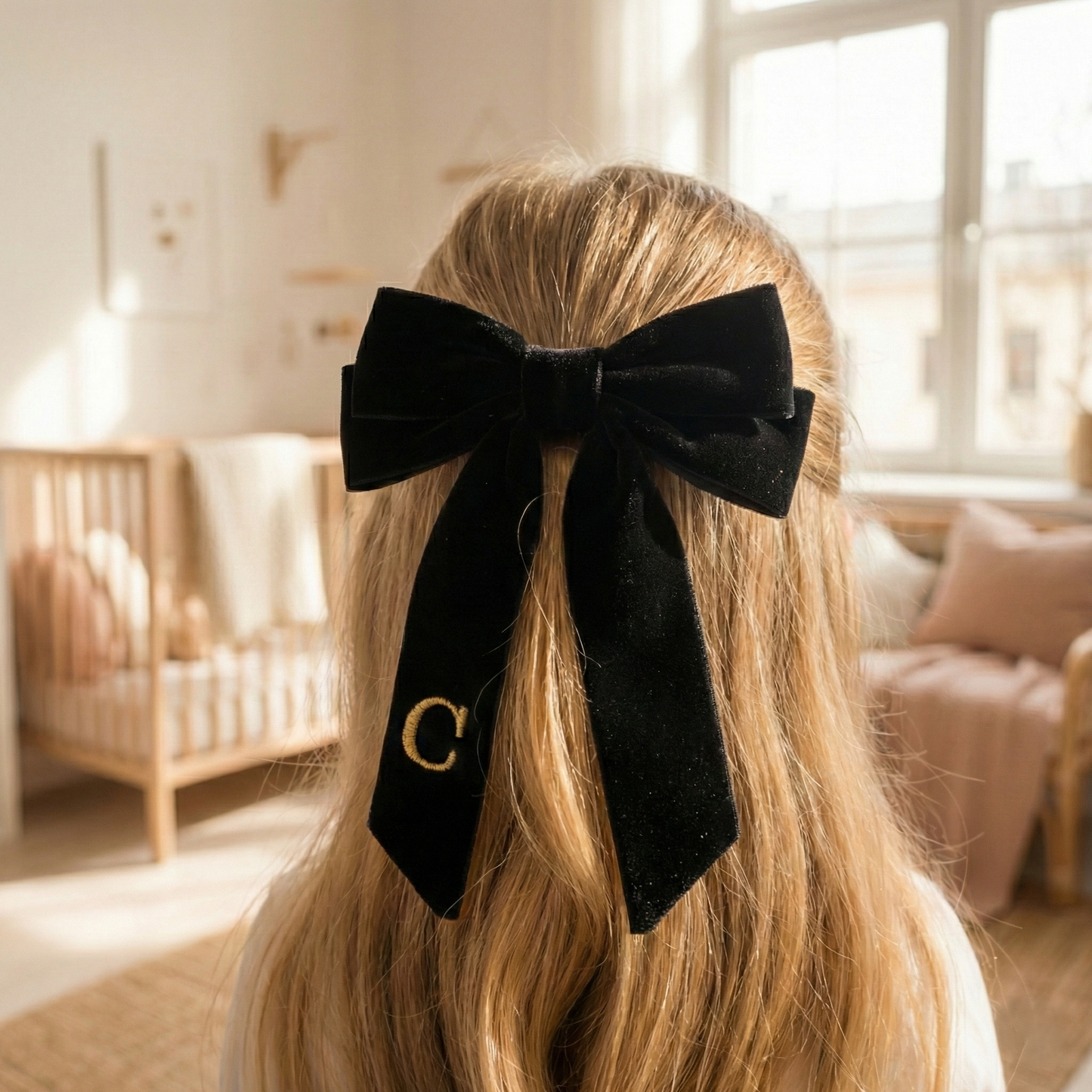 Samtschleife mit gesticktem Namen