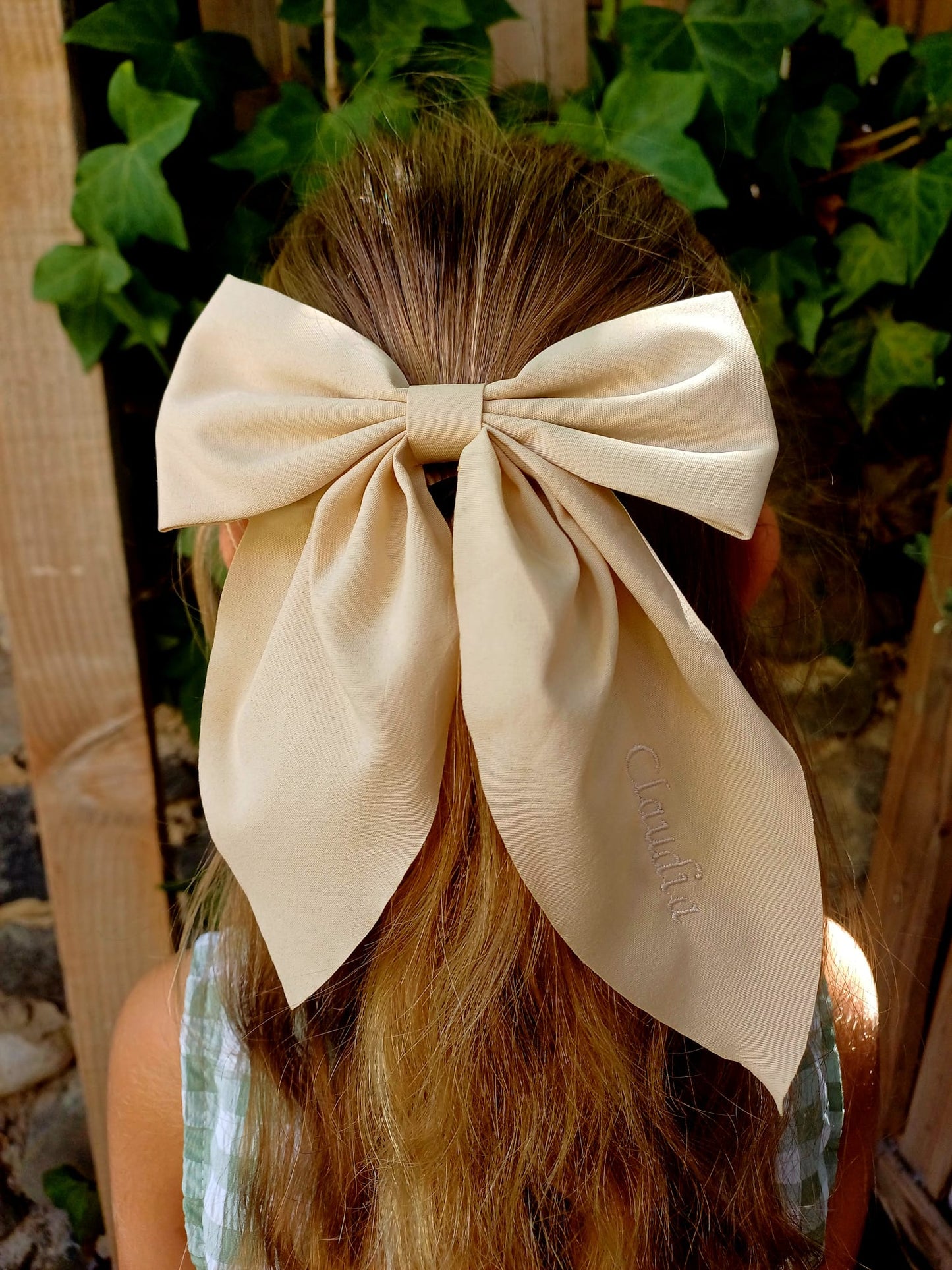 Lazo con nombre bordado