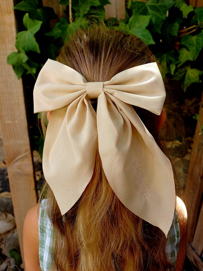 Lazo con nombre bordado