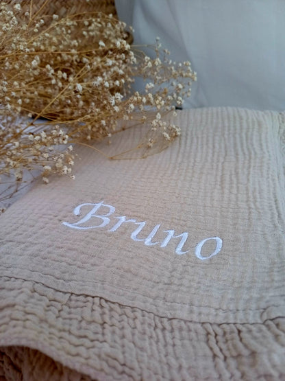 Toquilla bebé bordada