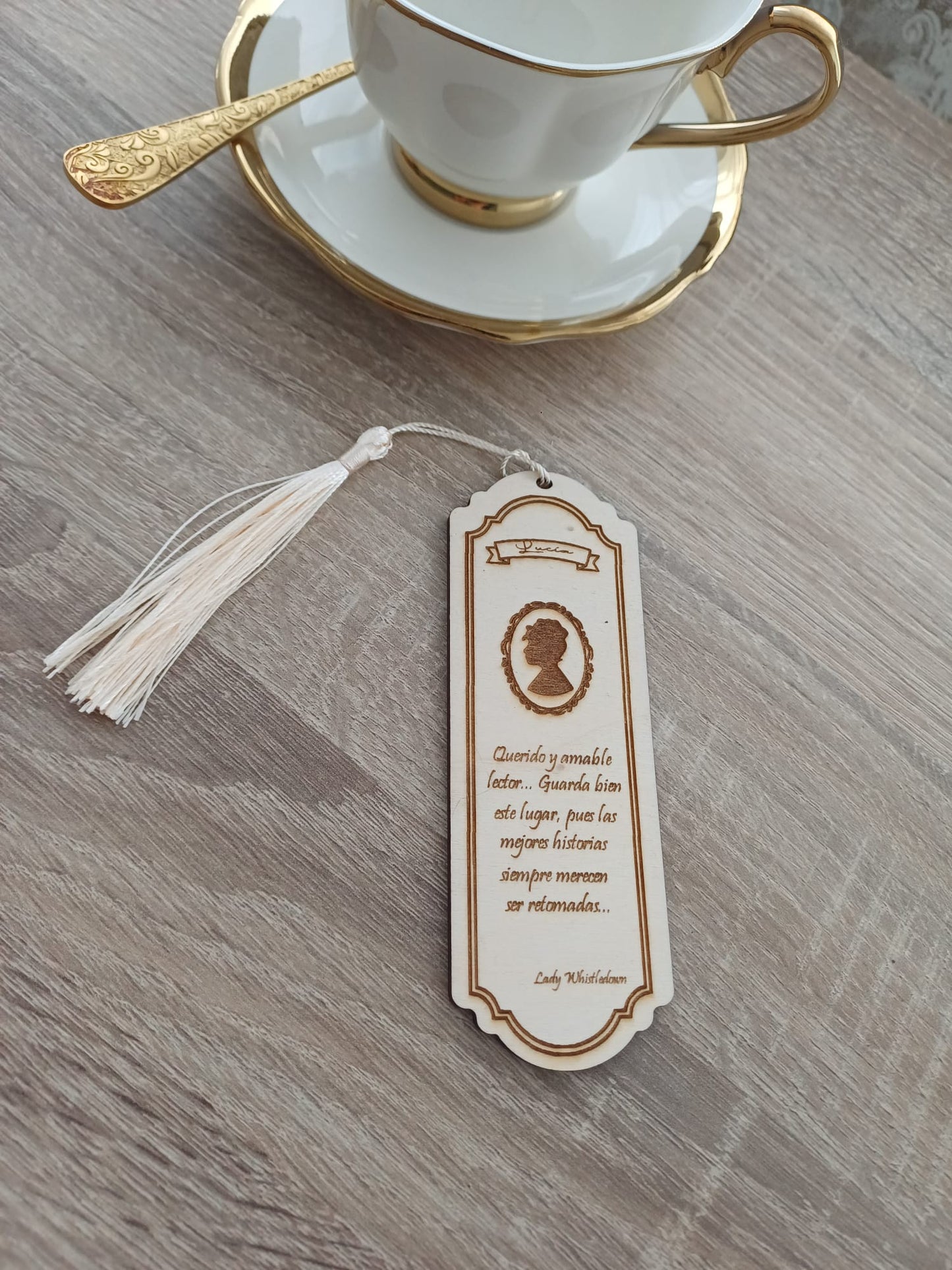 Marcapáginas madera “Cartas de la Alta Sociedad”